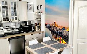 Margaret & Violet - Stylish Downtown Apartments In Budapest
